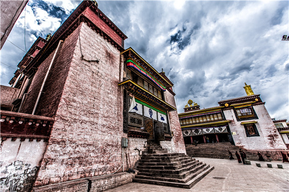 著名景点昌都镇强巴林寺