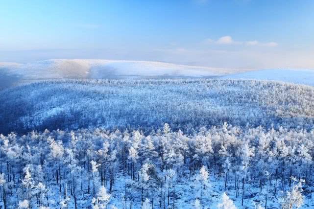 攻略 > 正文  大兴安岭的冬天,寂静而不寂寞,美丽而又浪漫,是冰雪童话