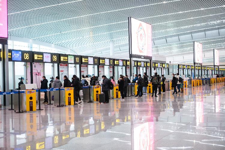 重庆江北机场2021年春节7天迎送旅客约35万人次