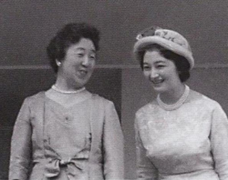 日本最长寿的皇后和丈夫相爱65年活到97岁把儿媳逼成精神病