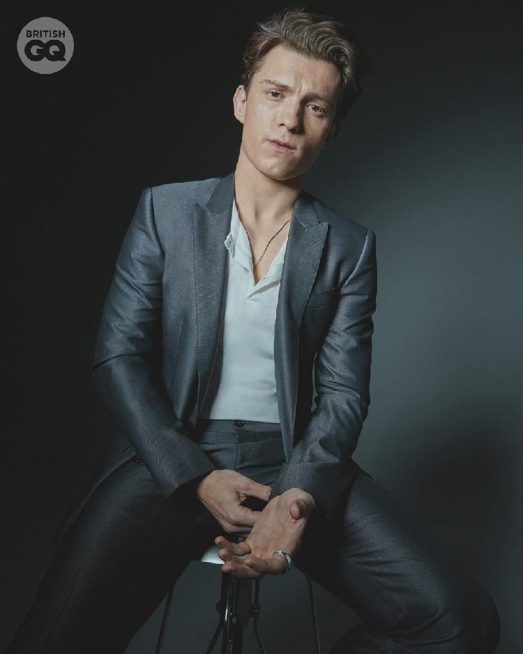 资讯 > 正文tom holland "荷兰弟"英国版gq四月刊,修身西装搭配敞开