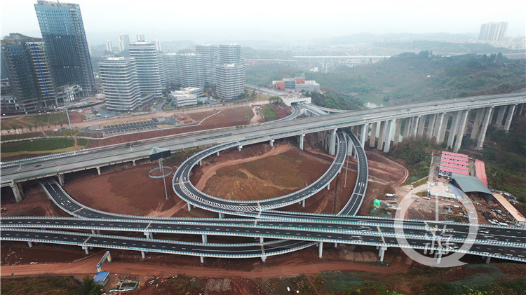 该立交由市地产集团城发公司负责建设,项目位于渝北区数据谷园区北侧