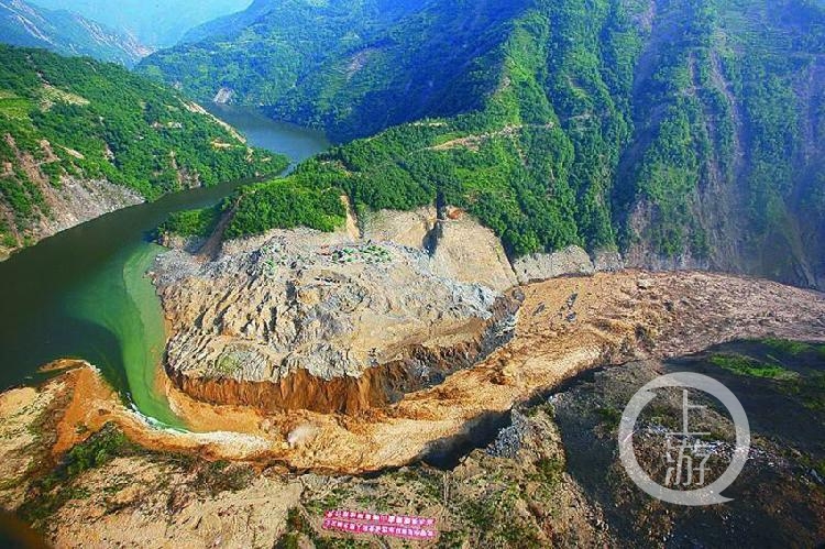 汶川大地震特别报道十二丨村支书的选择和唐家山堰塞湖畔楼房坪村的