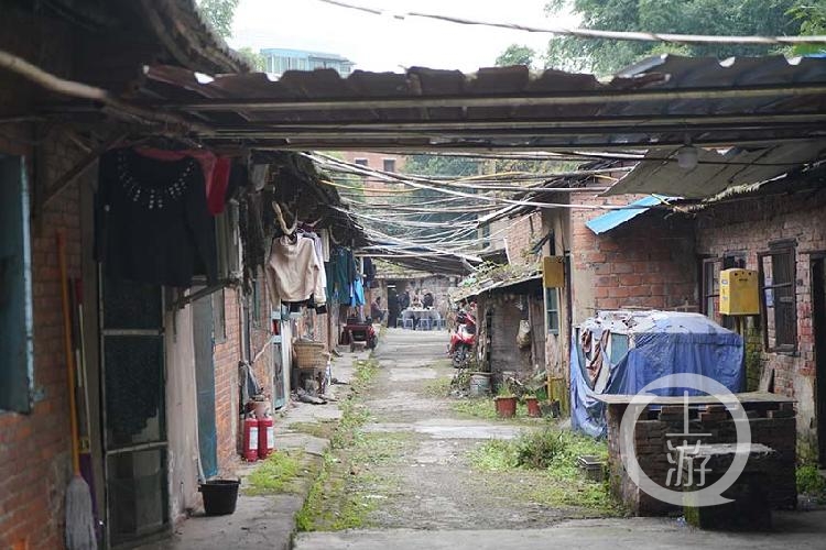 大竹林街道凤栖沱社区小街一角.大竹林街道凤栖沱社区小街一角.