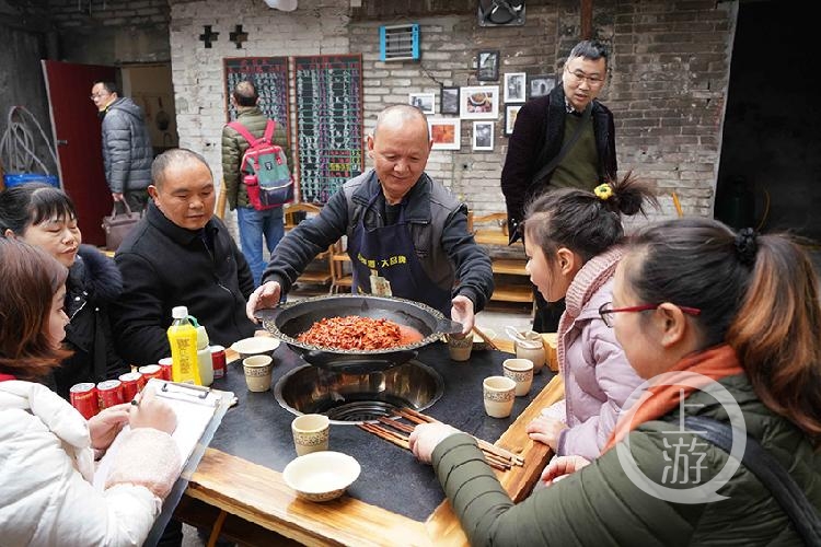 还是原来的味道,还是原来的老板,承载着山城巷街坊邻居味觉记忆的山城