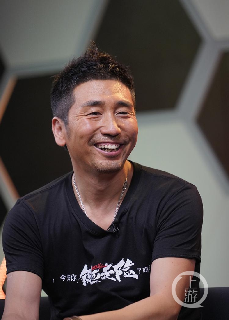 歌手出身的沙宝亮此次同样担任重要角色,谈话间风轻云淡却不见一丝"人