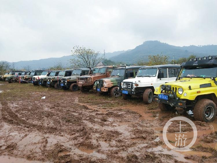 越野车爱玩泥车友自办场地越野赛