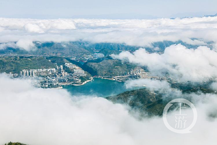 雨后初霁神女巫山现云海奇观