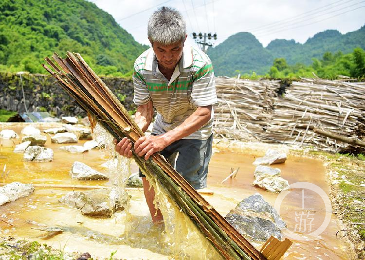 重庆酉阳白建友土法造纸传承文明
