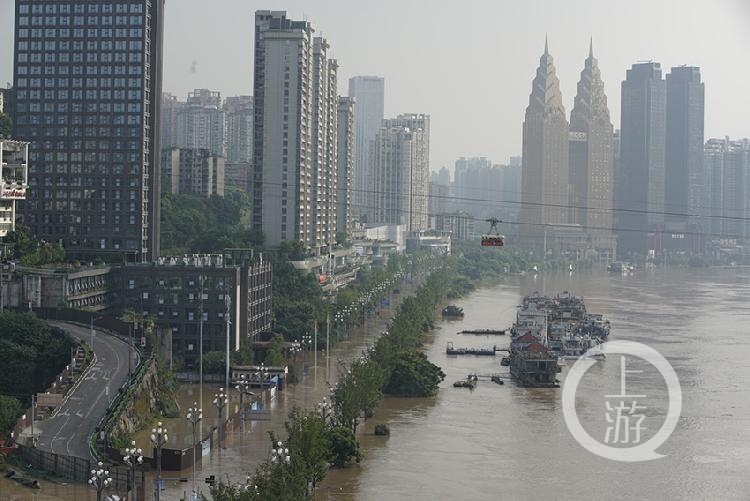 直击洪峰过境 | 40年来最大洪水过境重庆 嘉陵江防汛升为i级应急响应!
