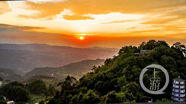 《夕照圣灯山》组照一 周凯文 摄于巴南区圣灯山镇