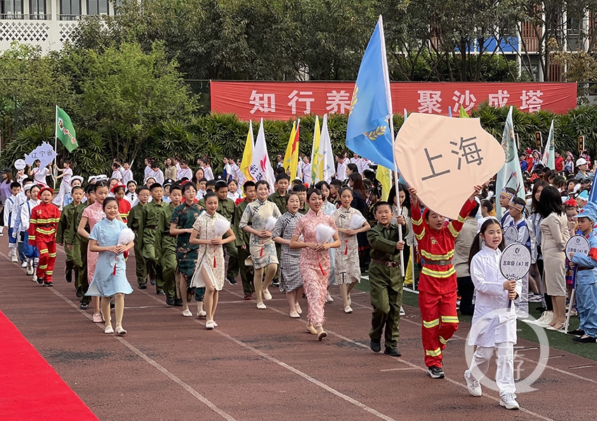 以34个省级行政区为主题 小学运动会2000名师生用创意开幕式演绎祖国