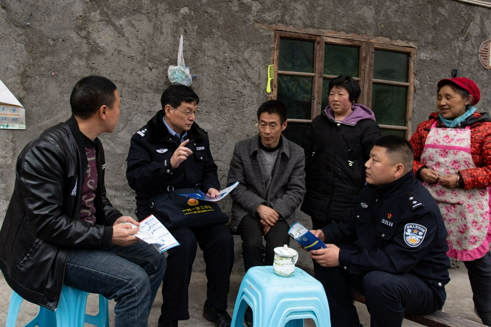 城口民警余新洪:警民携手守护生态 同心打造和谐社会