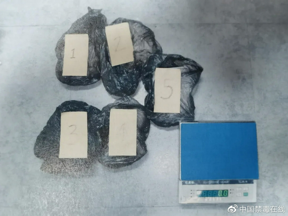 综上,被告人罗某彬贩卖甲基苯丙胺9679.