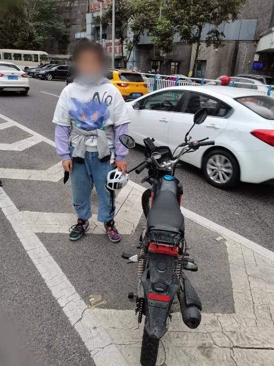 少年用零花錢買酷炫摩托車 因未滿18歲無牌無證被江北交巡警查獲