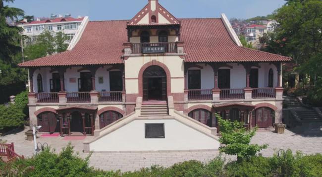 康有为故居纪念馆始建于1899年,馆内设有康有为书房,客厅,卧室复原