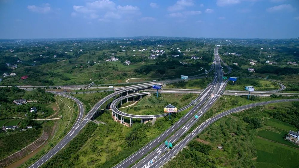 第一个测速点位于g4215蓉遵高速公路(泸州段)268km 940m成都往赤水