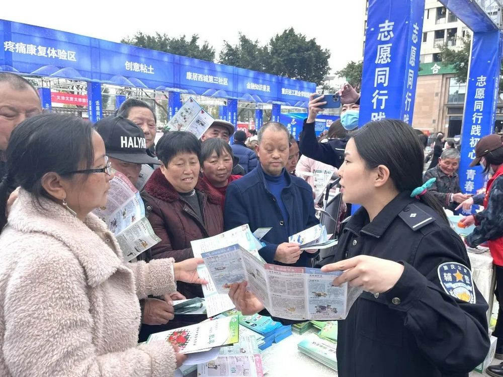 此次活動,發放了400多份反詐宣傳冊,同時一個個反詐小知識問答環節