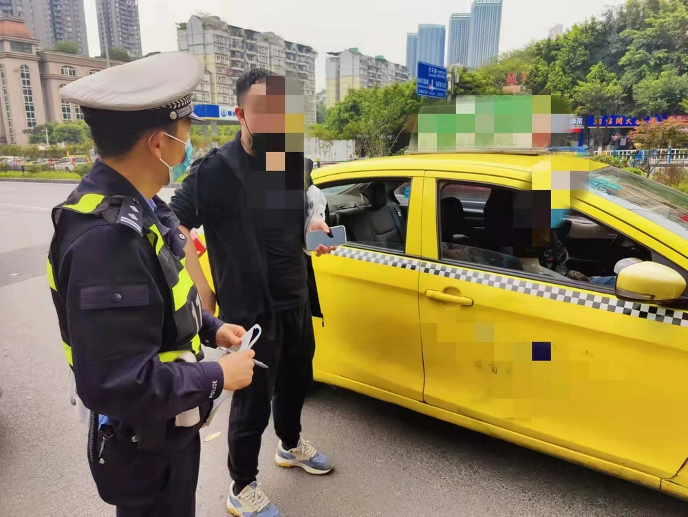 男子乘坐出租車丟失錢包民警及時尋回