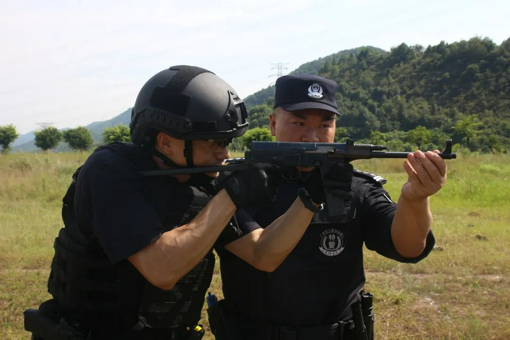 特警学院院长张力图片