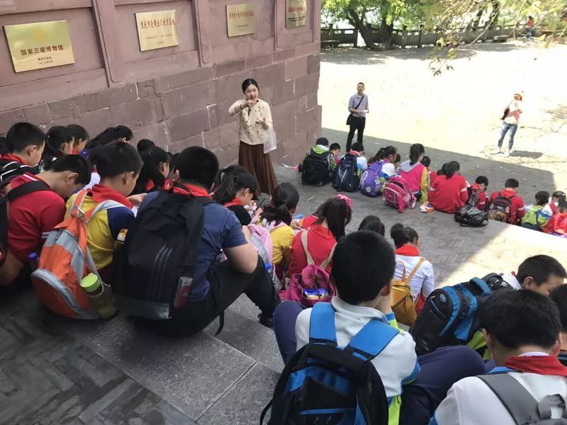 北碚新闻 正文4月16日北碚区华光小学120名学生来到卢作孚纪念馆.