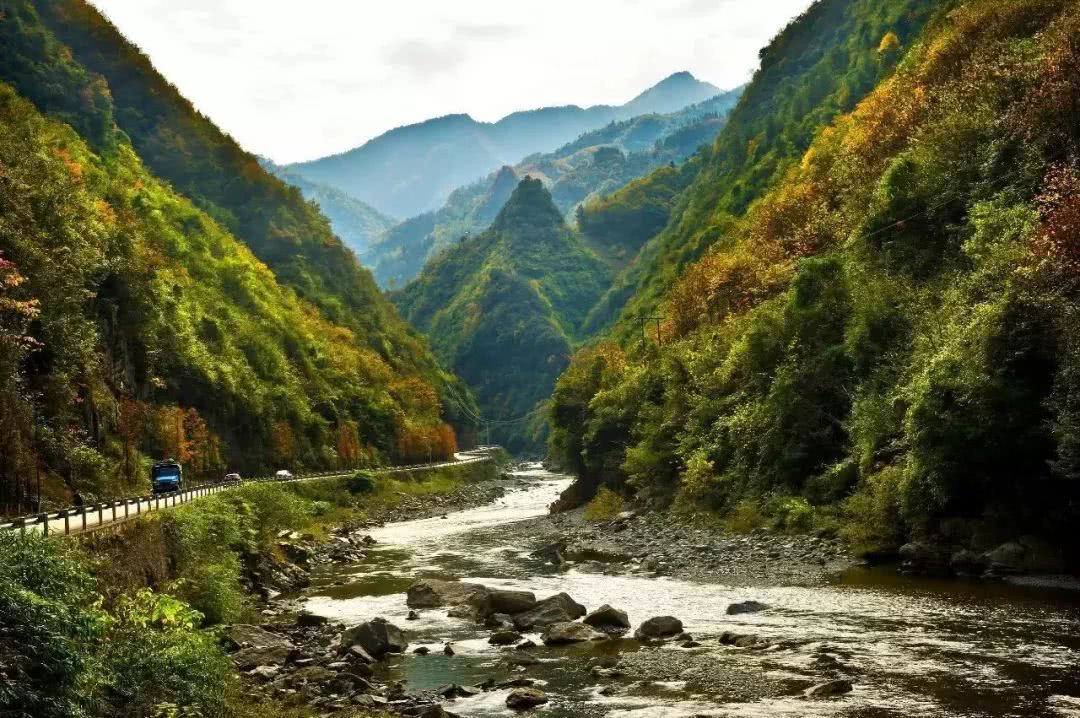 據傳,亢谷景區因古時亢河兩岸亢姓人家居多而得名,如今亢姓已消失