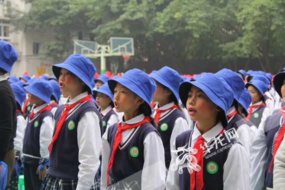 百花小学学子阅读成果展演现场 岳洪玉 摄