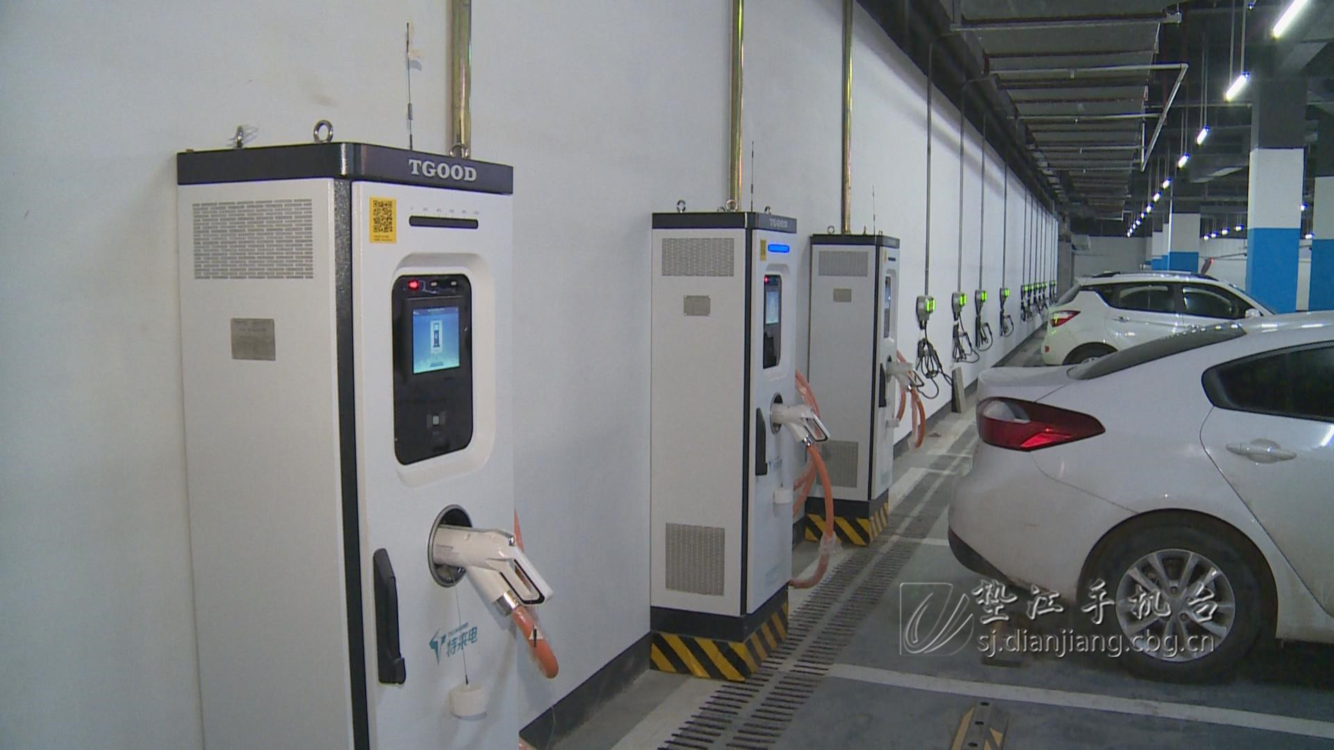 墊江首個公共新能源汽車充電站投用可同時為46臺電動汽車充電