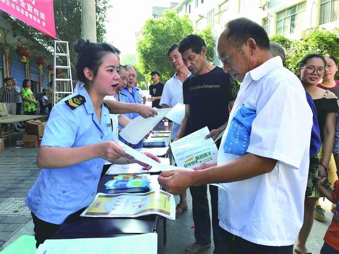 涪陵新聞 > 正文7月29日,涪陵區市場監督管理局工作人員走進百勝鎮