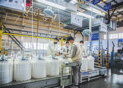 记者 林 豪 摄海尔集团向重庆海尔工业园增加60万套卡萨蒂空调订单,72