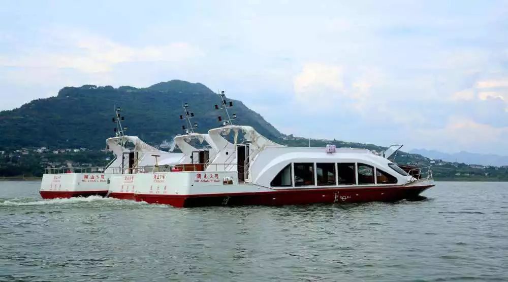 开州汉丰湖游船图片