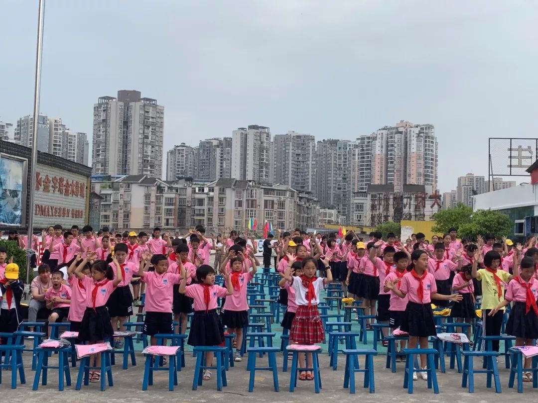 青资讯丨开州区关爱活动走进凤凰小学