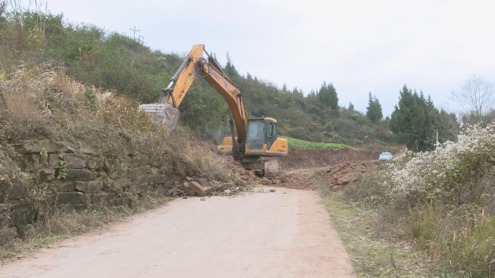 福祿鎮紫龍村:拓寬公路開通客運 讓村民出行更方便