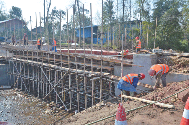 区交通建设服务中心实施隐患桥梁改造工程确保村民出行安全