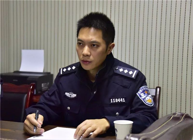 城东派出所民警照片图片