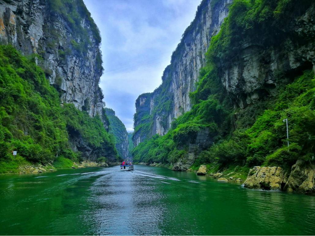 黔江旅游亮相重庆一会一节周末到观音桥免费领取景区门票