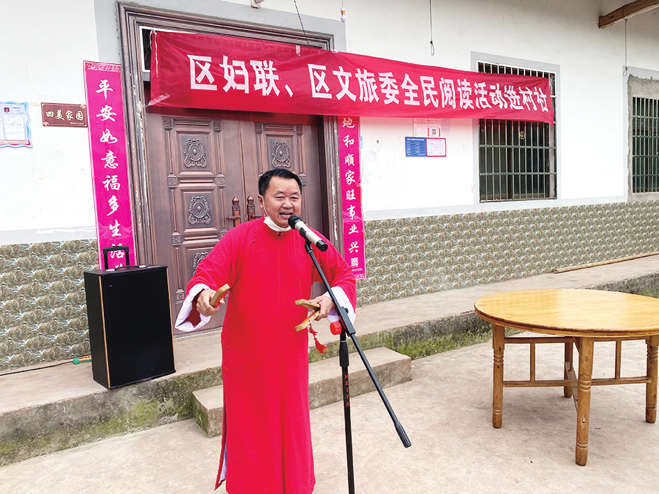 向虹霖)近日,區婦聯聯合區文化旅遊委來到吳家鎮玉峰村,開展