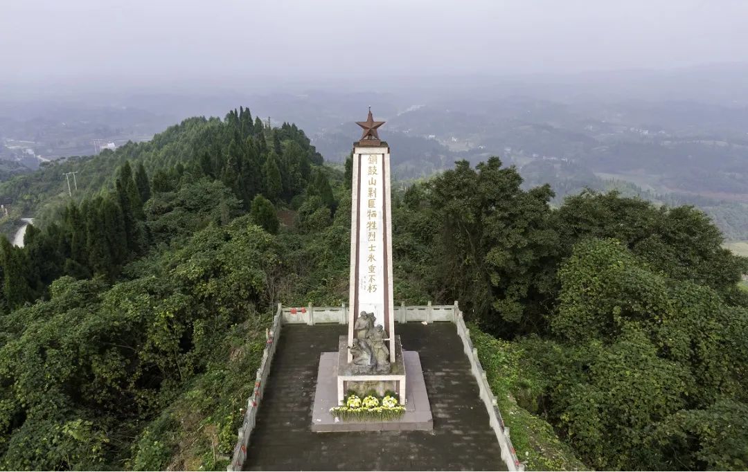 銅鼓山革命教育基地參觀銅鼓山剿匪作戰地圖,瞭解曾經發生在銅鼓山的