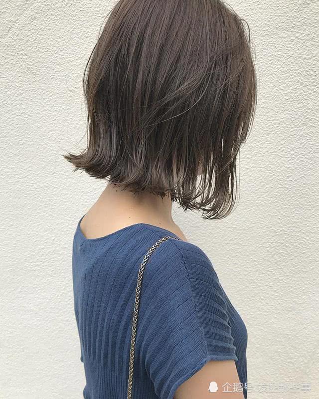 2018年秋天短发流行向外翘的波波头时尚女孩都在剪