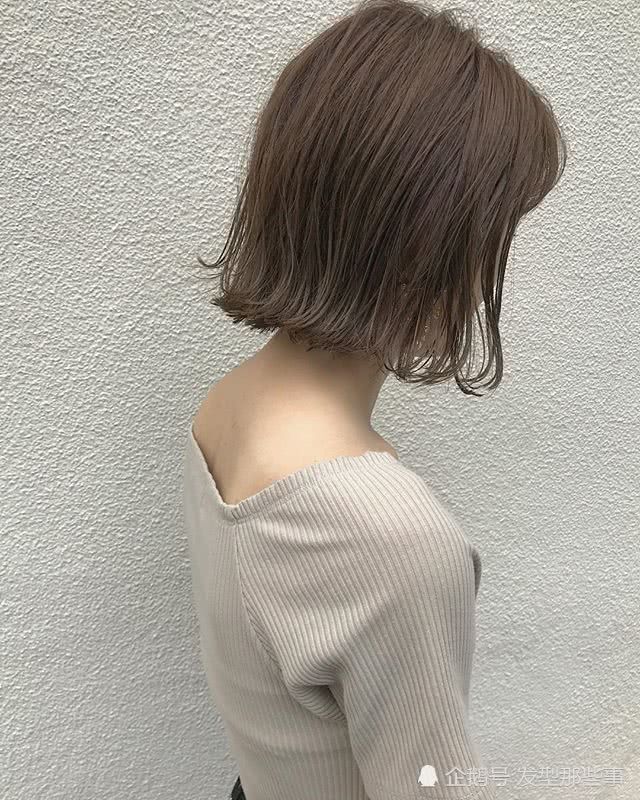 2018年秋天短发流行向外翘的波波头时尚女孩都在剪