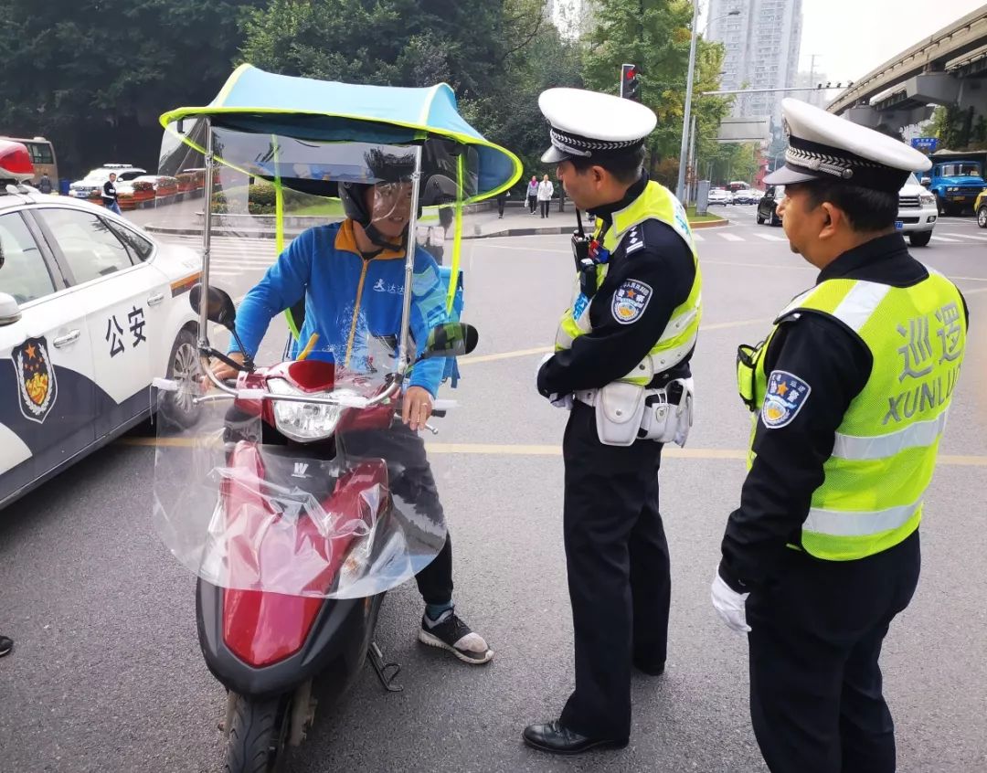 給交通帶來了較大的壓力,特別是一些車主在騎電動車時不遵守交通規則