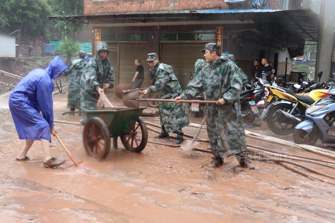 石柱县民兵奋战抗洪救灾一线