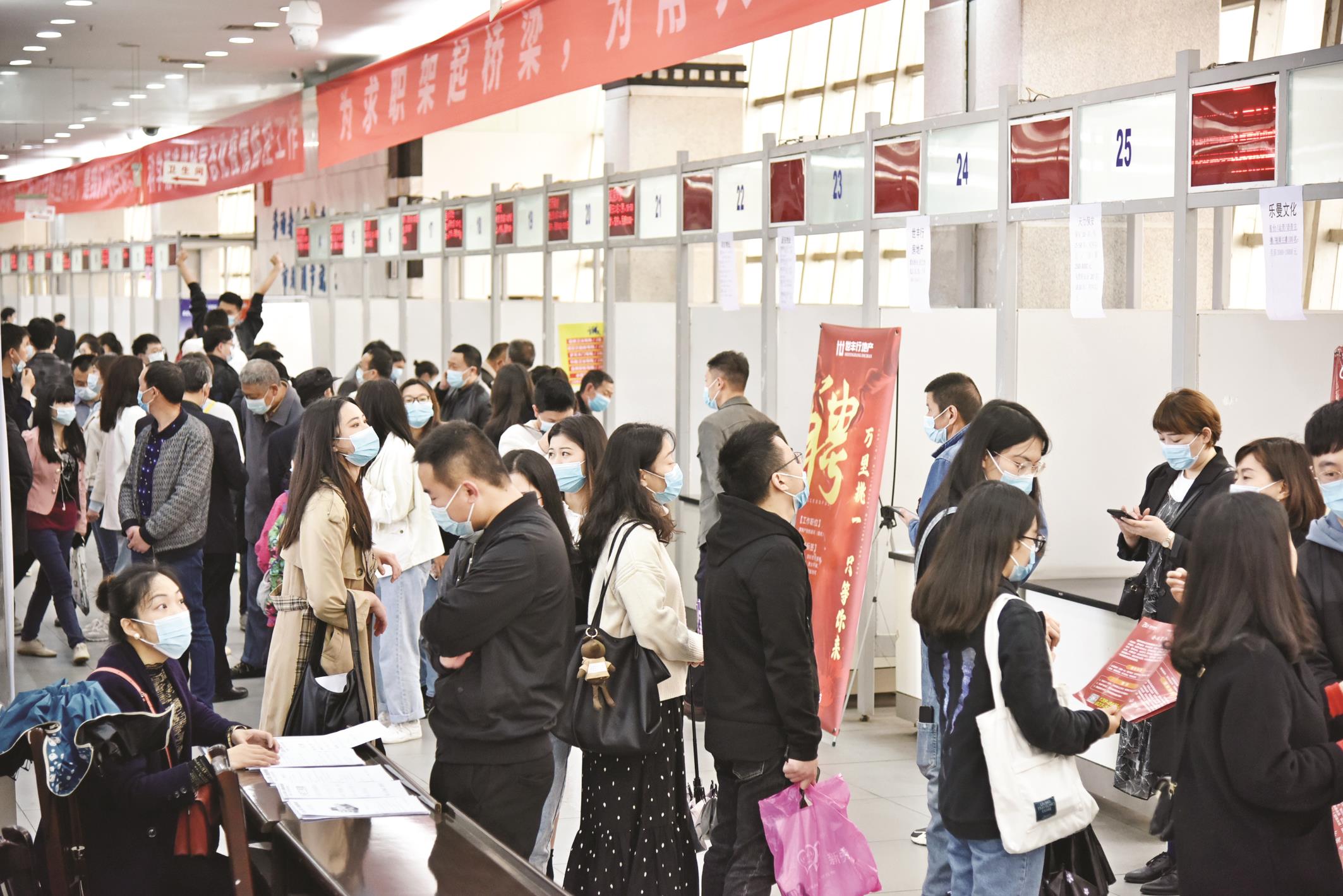 人才市场招聘现场图片图片