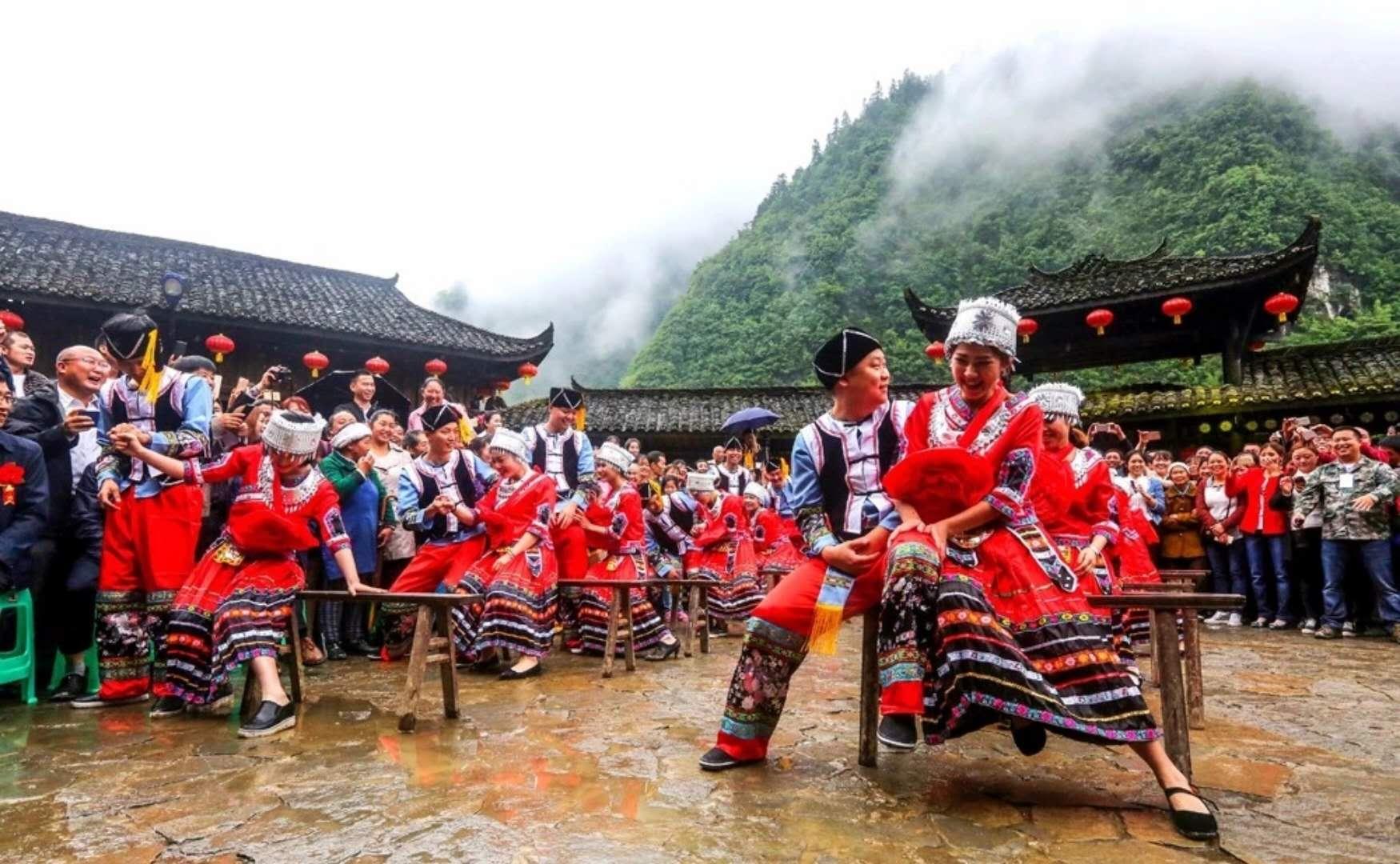 哭嫁,戴花,叩首等土家特色婚俗;免費領取犀牛古寨兩日遊吃住,土家族