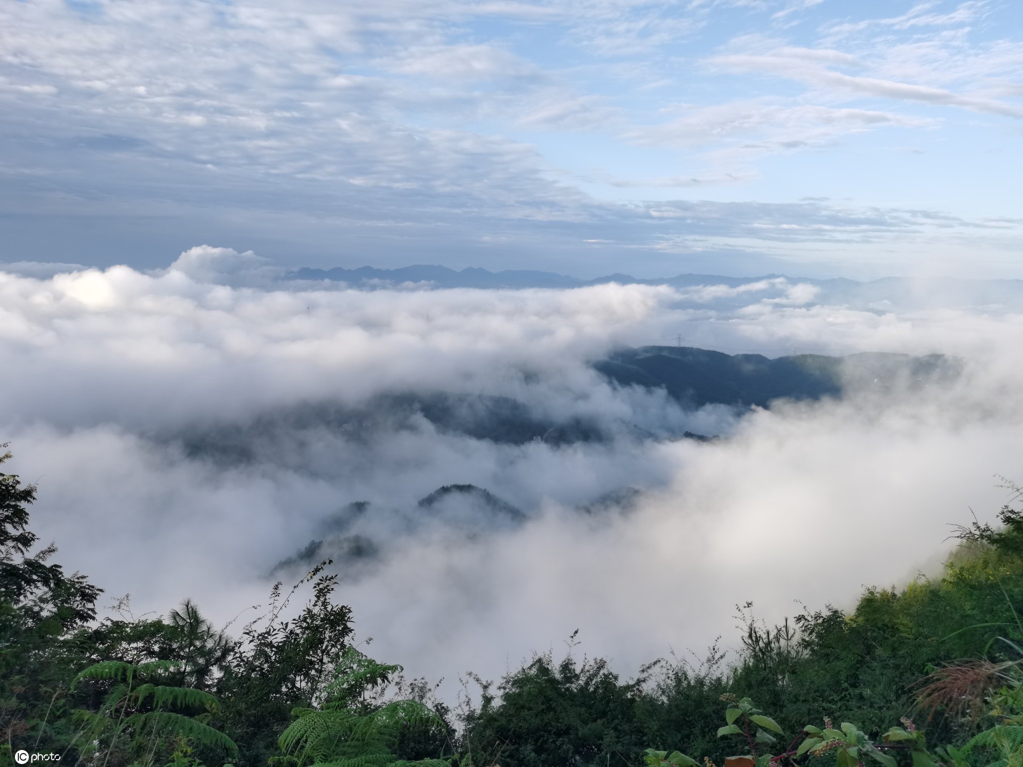 重庆巫山 雨后山间云雾缭绕 风景美不胜收