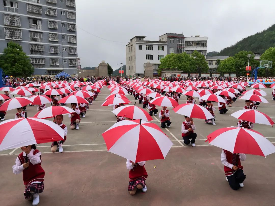 活动在集体舞《嘿,加油!