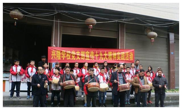 龙山兴隆学校三棒鼓入校非遗出高招