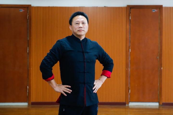 儿子曹羽是四川音乐学院毕业的研究生,曹光裕把在外打拼的儿子劝回家