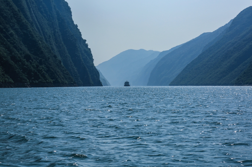 江水悠悠只此青绿三峡美