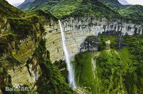 圖源:百度百科馬尿水瀑布屬龍巖飛瀑群,位於現萬卷書臺景區內,瀑布掛